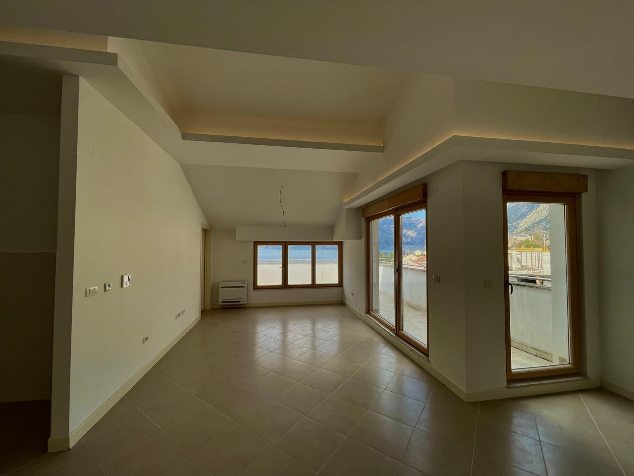 Neue 60 m2 große Wohnung mit Meerblick in Dobrota mit Pool und Terrasse