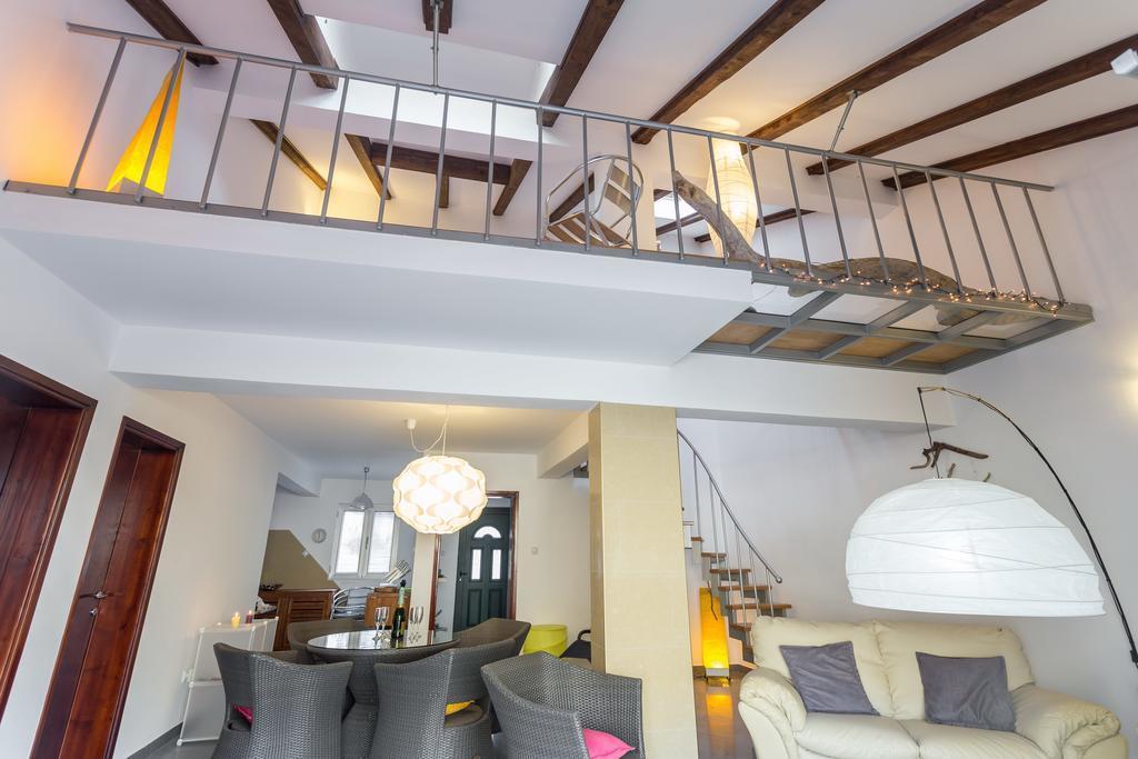 Atemberaubende 115 m2 große Maisonette mit Meerblick und 3 Schlafzimmern in Muo: Lebe deinen Traum in Kotor