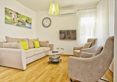 Wohnung in Dobrota