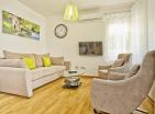 Charmante 79 m2 große Wohnung am Meer in Dobrota mit Terrasse