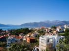 Neue Luxus-Meerblick-Wohnung in Tivat in der Bauphase