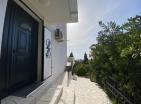 Einfamilienhaus mit gepflegtem Grundstück in Sutomore, Zagradje