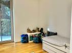 Luxuriöse 2-Zimmer-Wohnung in Dukley Gardens Villas, Budva auf 1 Linie
