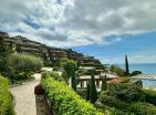 Luxuriöse 2-Zimmer-Wohnung in Dukley Gardens Villas, Budva auf 1 Linie