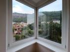 Sonnige 55m2 Wohnung in Budva mit einem Schlafzimmer auf der 4 Etage mit Blick auf den grünen Park