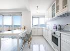 Luxuriöses 16 m2 großes Penthouse mit Meerblick, Pool und Terrasse