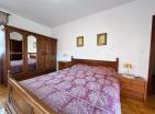 Stilvolle 75 m2 große Wohnung am Meer in Petrovac mit Parkplatz