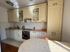 Stilvolle 75 m2 große Wohnung am Meer in Petrovac mit Parkplatz