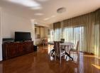 Stilvolle 75 m2 große Wohnung am Meer in Petrovac mit Parkplatz