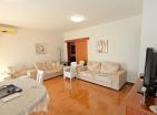 Möbliertes Apartment mit 2 Schlafzimmern, 75 m2, Meerblick, in der Nähe des Meeres