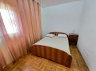 Möbliertes Apartment mit 2 Schlafzimmern, 75 m2, Meerblick, in der Nähe des Meeres