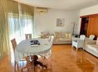 Möbliertes Apartment mit 2 Schlafzimmern, 75 m2, Meerblick, in der Nähe des Meeres