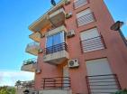 Möbliertes Apartment mit 2 Schlafzimmern, 75 m2, Meerblick, in der Nähe des Meeres