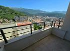 Neue 47 m2 Wohnung in Budva mit 1 Schlafzimmer und 8 Minuten zu Fuß zum Strand, zweite Linie