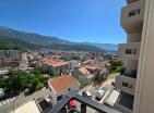 Neue 47 m2 Wohnung in Budva mit 1 Schlafzimmer und 8 Minuten zu Fuß zum Strand, zweite Linie