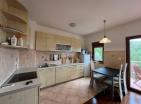 Atemberaubende 50 m Wohnung mit einem Schlafzimmer und Meerblick in Petrovac mit Terrasse und Parkplatz