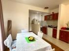 Charmante 58 m2 große Wohnung in Budva mit Meer-und Bergblick