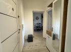 Charmante Budva 55 m2 Wohnung mit Terrasse und einem Schlafzimmer im 3. Stock
