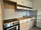 Charmante Budva 55 m2 Wohnung mit Terrasse und einem Schlafzimmer im 3. Stock