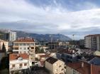 Renovierte Panorama-Wohnung von 87 m2 in Budva, nur wenige Schritte vom Meer entfernt