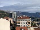 Renovierte Panorama-Wohnung von 87 m2 in Budva, nur wenige Schritte vom Meer entfernt