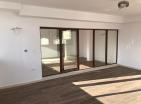 Renovierte Panorama-Wohnung von 87 m2 in Budva, nur wenige Schritte vom Meer entfernt