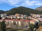 Renovierte Panorama-Wohnung von 87 m2 in Budva, nur wenige Schritte vom Meer entfernt