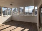 Renovierte Panorama-Wohnung von 87 m2 in Budva, nur wenige Schritte vom Meer entfernt