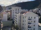 Renovierte Panorama-Wohnung von 87 m2 in Budva, nur wenige Schritte vom Meer entfernt