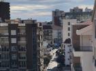 Renovierte Panorama-Wohnung von 87 m2 in Budva, nur wenige Schritte vom Meer entfernt