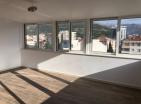 Renovierte Panorama-Wohnung von 87 m2 in Budva, nur wenige Schritte vom Meer entfernt