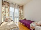 Luxuriöse Budva-Wohnung in der Residenz Tre Kanne, möbliert auf der 4-Etage