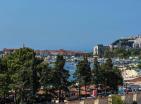 Luxuriöse Budva-Wohnung in der Residenz Tre Kanne, möbliert auf der 4-Etage