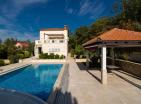 Luxuriöses 330 m2 großes Haus in Kavač, Tivat mit Meerblick und privatem Pool