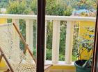 Charmanter Garten 120 m2 Wohnung in Petrovac, nur wenige Minuten vom Meer entfernt