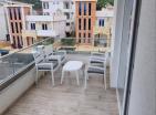Geräumige neue moderne 61 m1 Wohnung in Dobra Voda mit Pool 900 m vom Meer entfernt