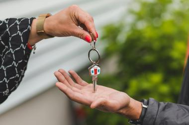 Klicken Sie hier, um einen Profi mit der Suche nach Ihrer Wunschimmobilie zu beauftragen.