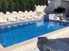 Mini-Hotel in Herceg Novi zum Verkauf mit Garten und Schwimmbad