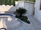 Mini-Hotel in Herceg Novi zum Verkauf mit Garten und Schwimmbad