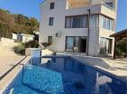 Mini-Hotel in Herceg Novi zum Verkauf mit Garten und Schwimmbad