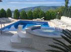 Mini-Hotel in Herceg Novi zum Verkauf mit Garten und Schwimmbad