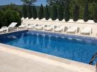 Mini-Hotel in Herceg Novi zum Verkauf mit Garten und Schwimmbad