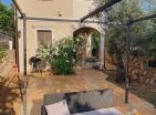 Atemberaubende Meerblick 103 m2 Villa in Budva mit mediterranem Charme zu verkaufen
