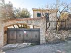 Atemberaubende Meerblick 103 m2 Villa in Budva mit mediterranem Charme zu verkaufen