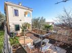 Atemberaubende Meerblick 103 m2 Villa in Budva mit mediterranem Charme zu verkaufen