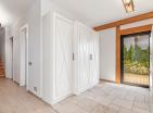 Luxuriöses sonniges 220 m2 großes Haus in Tivat mit privatem Parkplatz und Garten