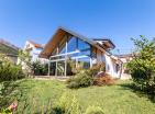 Luxuriöses sonniges 220 m2 großes Haus in Tivat mit privatem Parkplatz und Garten