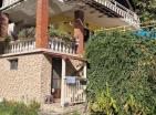 Sonniges 143 m2 großes Haus in Herceg Novi mit Pool in der Nähe des Meeres