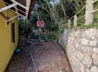 Sonniges 143 m2 großes Haus in Herceg Novi mit Pool in der Nähe des Meeres