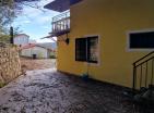 Sonniges 143 m2 großes Haus in Herceg Novi mit Pool in der Nähe des Meeres
